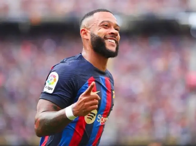 Depay reveals the reason he stayed at Barcelona 