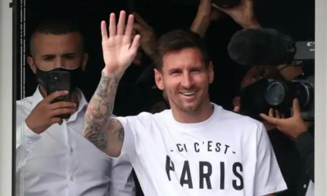 Den usynlige side af Messis eventyr i Paris Saint- Germain i Paris.
