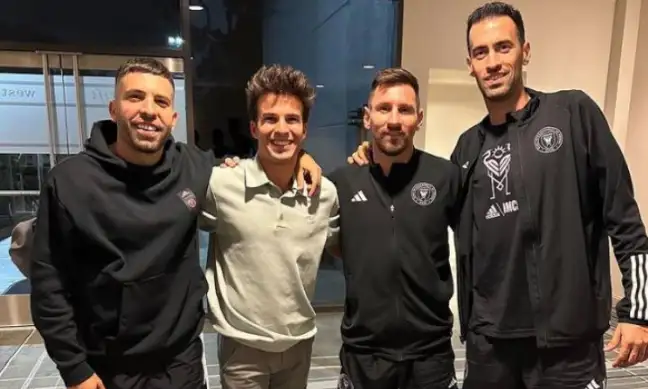 Barcelona reunion! Riqui Puig catches up with Lionel Messi, Sergio Busquets & Jordi Alba